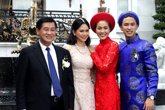 Vào ngày 11/11, Tăng Thanh Hà cưới chồng. Vị hôn phu của cô là Louis Nguyễn – một chàng trai tài giỏi, giàu có và phong độ.